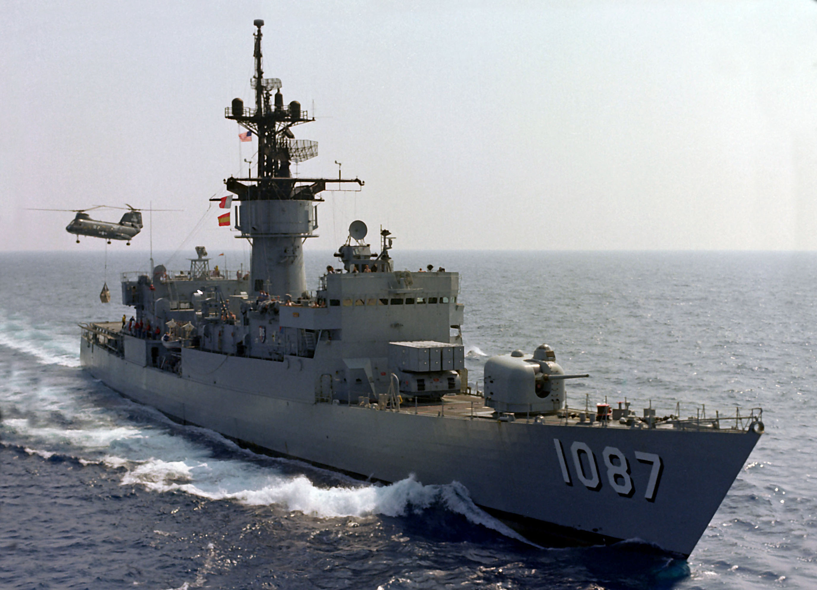 USS_Kirk_%28FF-1087%29_UNREP.jpg